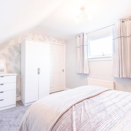 Bright, Fresh, Renovated 3 Bedroom Apartment In The Heart Of Montrose Ангус Экстерьер фото