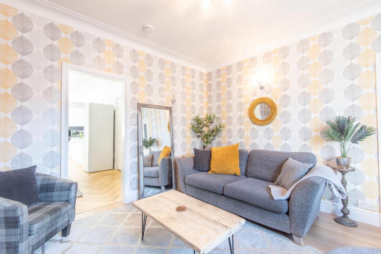 Bright, Fresh, Renovated 3 Bedroom Apartment In The Heart Of Montrose Ангус Экстерьер фото
