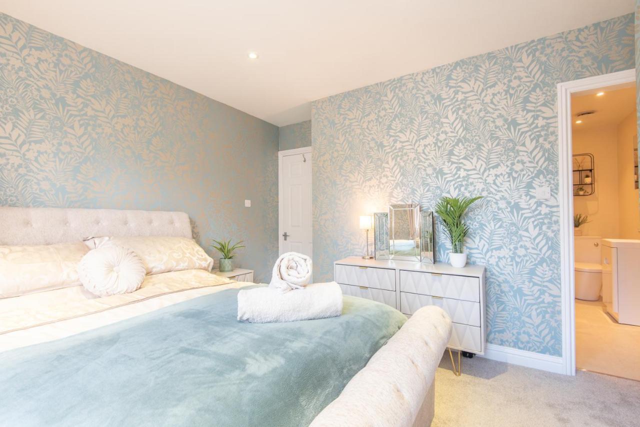 Bright, Fresh, Renovated 3 Bedroom Apartment In The Heart Of Montrose Ангус Экстерьер фото